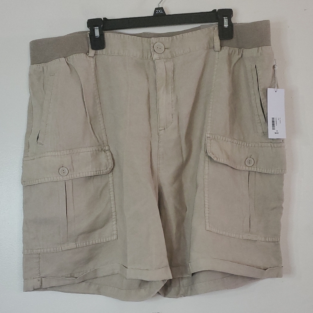 NWT Soft Surroundings Pali Shorts Size 1X Khaki Cargo Stretch Button Closure